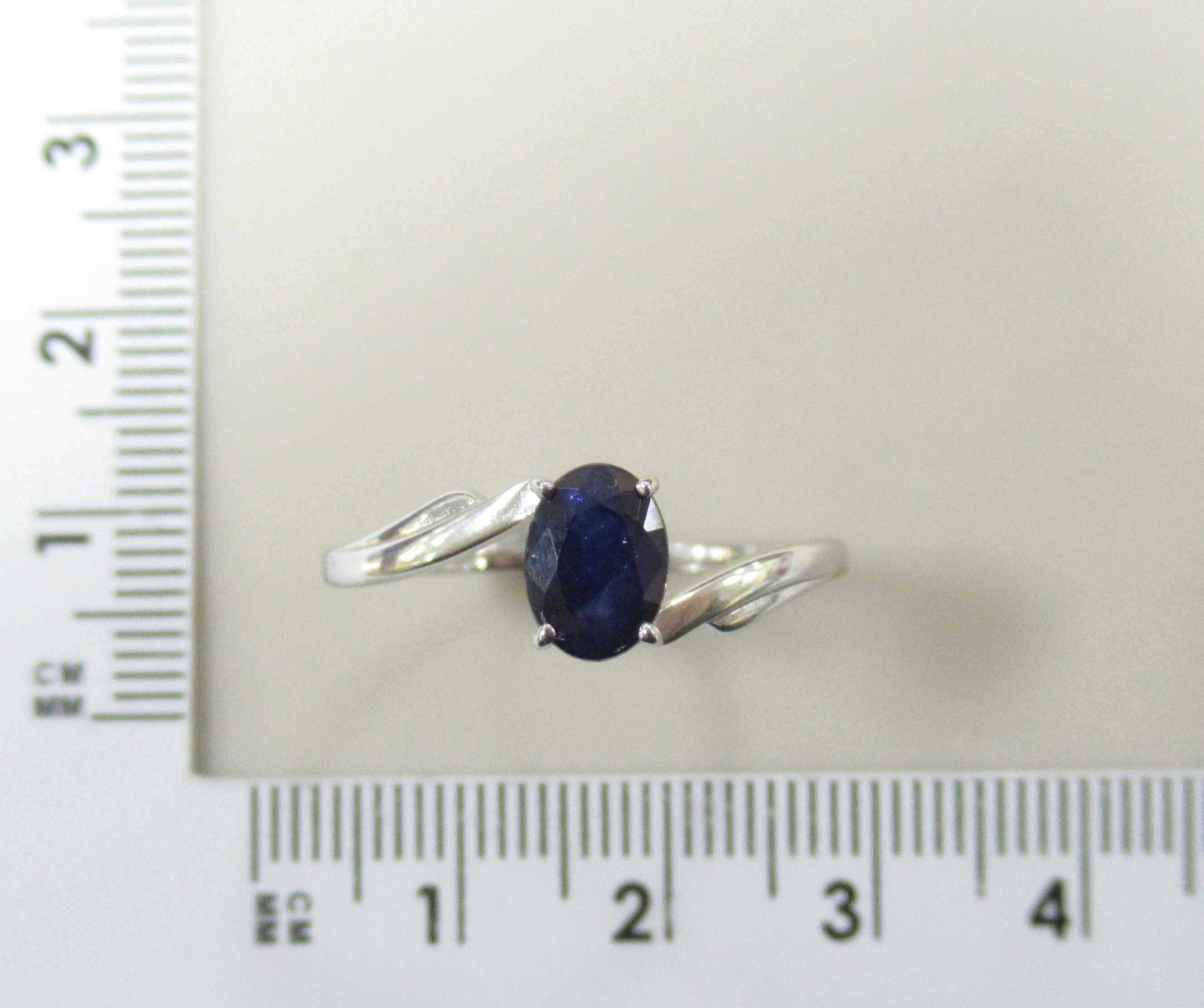 Серебряное кольцо с сапфиром